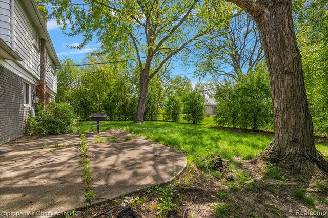 21889 Potomac Street, Southfield, MI 48076