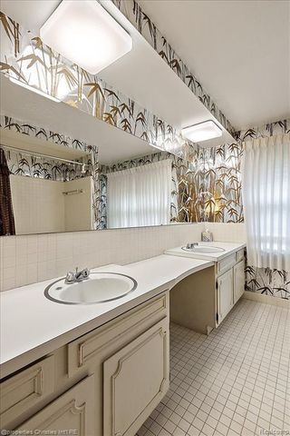 21889 Potomac Street, Southfield, MI 48076