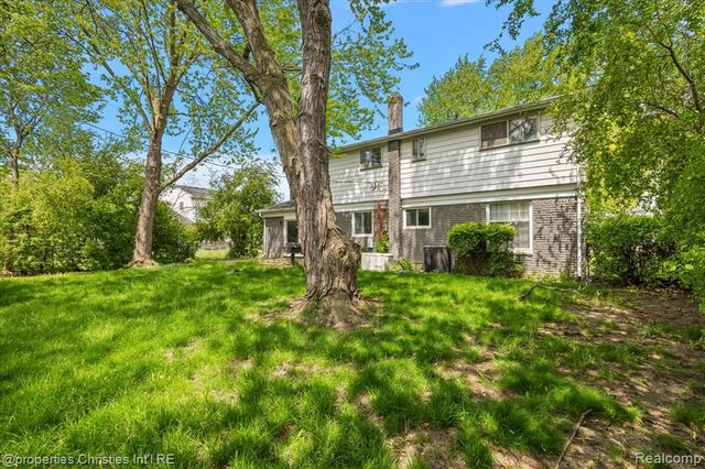 21889 Potomac Street, Southfield, MI 48076