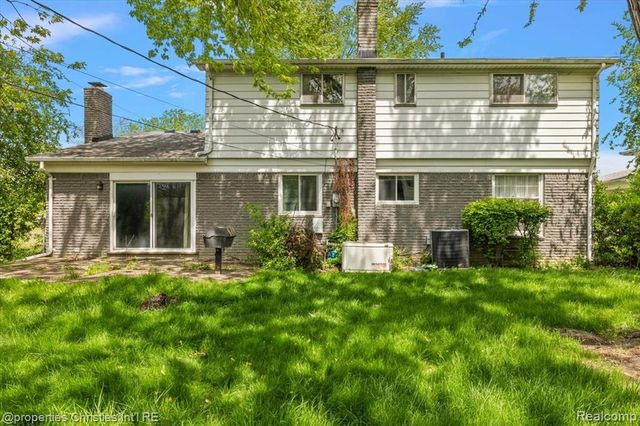 21889 Potomac Street, Southfield, MI 48076