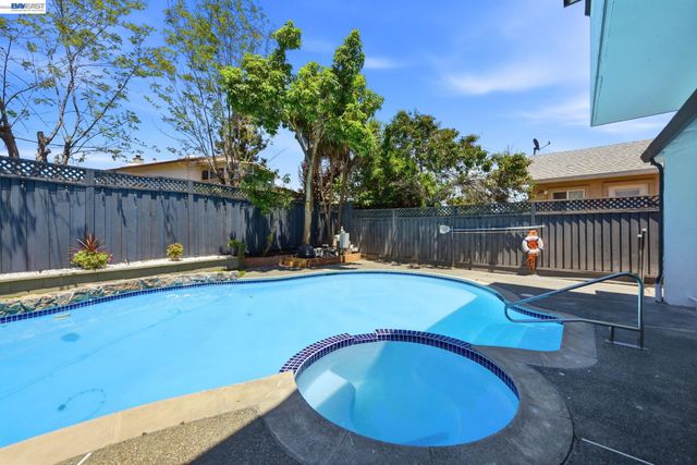 36202 Worthing Dr, Newark, CA 94560