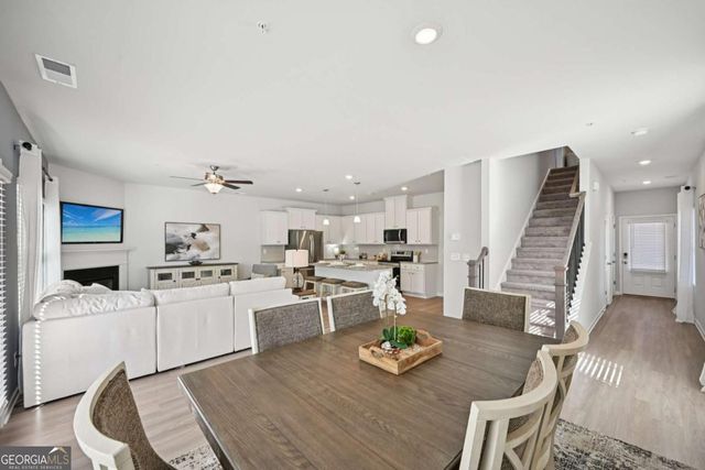 410 Lanier Circle, Woodstock, GA 30189