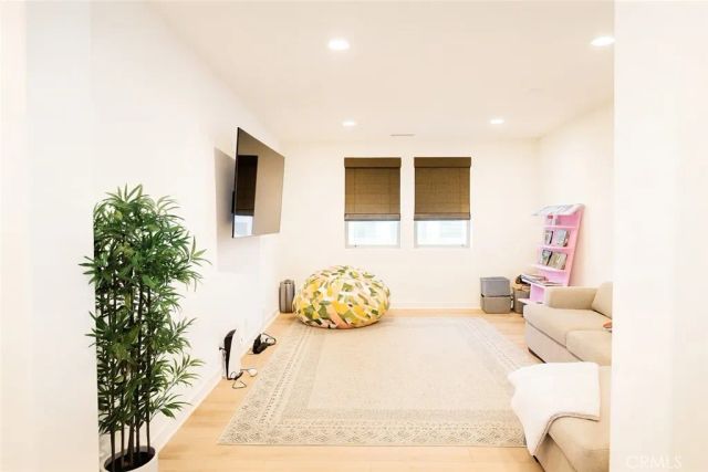 279 Barnes, Tustin, CA 92782