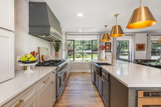 1095 Tuxedo Court, Roswell, GA 30075