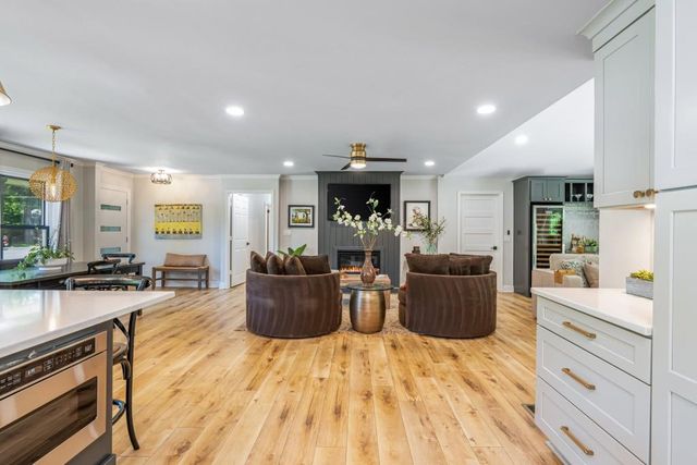 1095 Tuxedo Court, Roswell, GA 30075