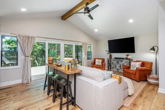 1095 Tuxedo Court, Roswell, GA 30075