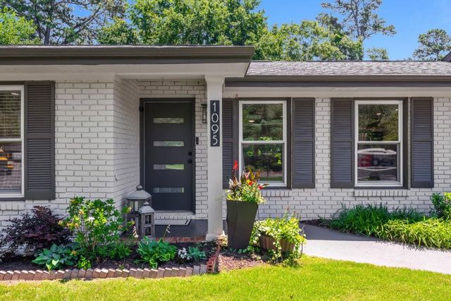 1095 Tuxedo Court, Roswell, GA 30075