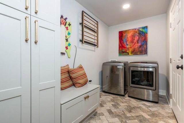 1095 Tuxedo Court, Roswell, GA 30075