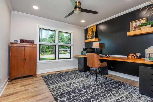 1095 Tuxedo Court, Roswell, GA 30075