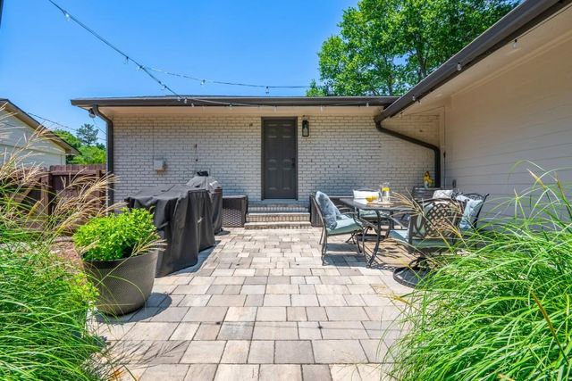 1095 Tuxedo Court, Roswell, GA 30075