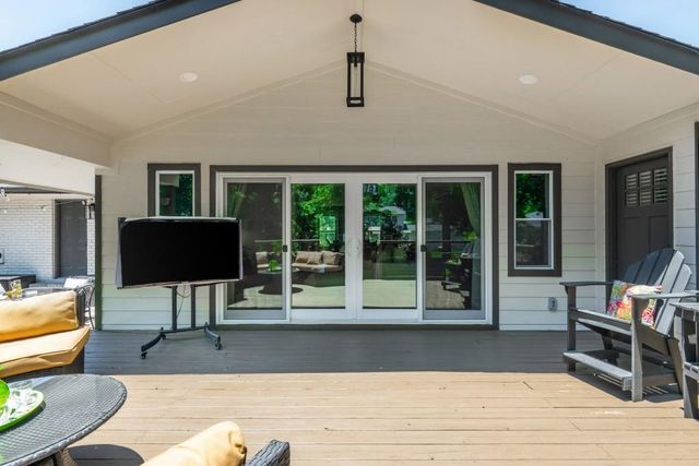 1095 Tuxedo Court, Roswell, GA 30075