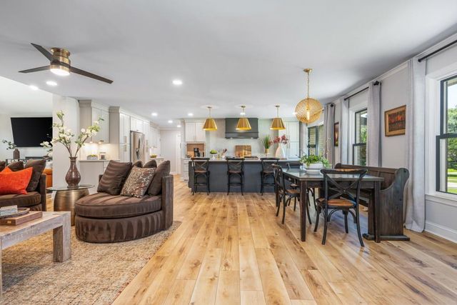1095 Tuxedo Court, Roswell, GA 30075