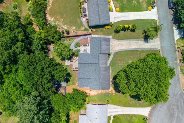 1095 Tuxedo Court, Roswell, GA 30075