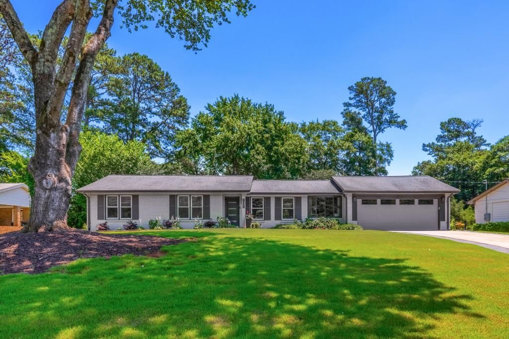 1095 Tuxedo Court, Roswell, GA 30075