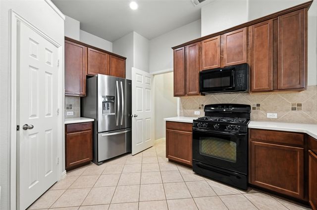 9209 Friendswood Drive, Fort Worth, TX 76123