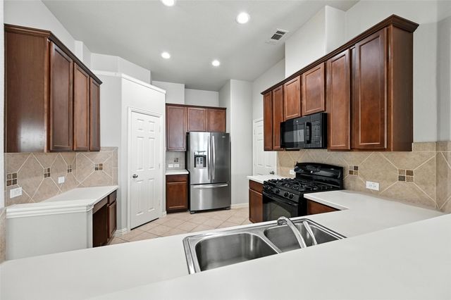 9209 Friendswood Drive, Fort Worth, TX 76123