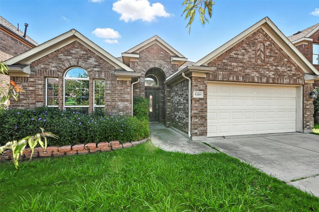 9209 Friendswood Drive, Fort Worth, TX 76123