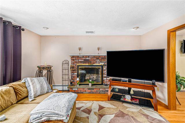 21 Hampton Avenue, Warwick, RI 02889