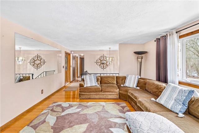 21 Hampton Avenue, Warwick, RI 02889