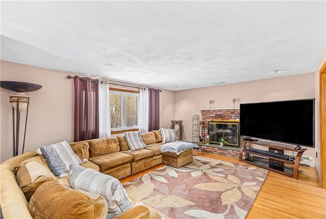 21 Hampton Avenue, Warwick, RI 02889