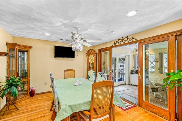 21 Hampton Avenue, Warwick, RI 02889