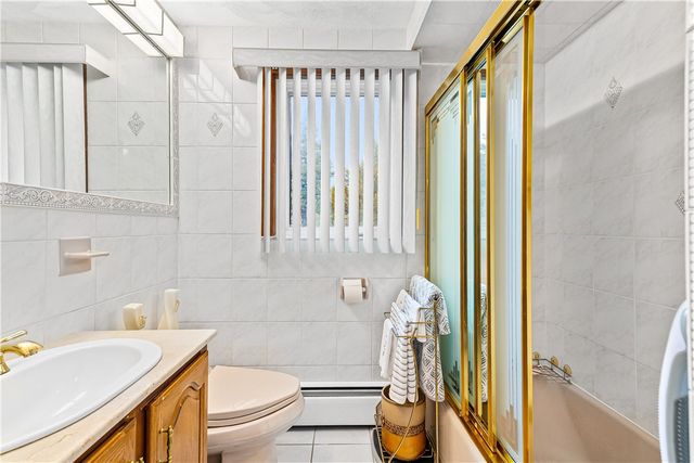 21 Hampton Avenue, Warwick, RI 02889