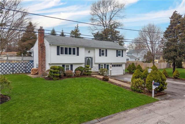 21 Hampton Avenue, Warwick, RI 02889