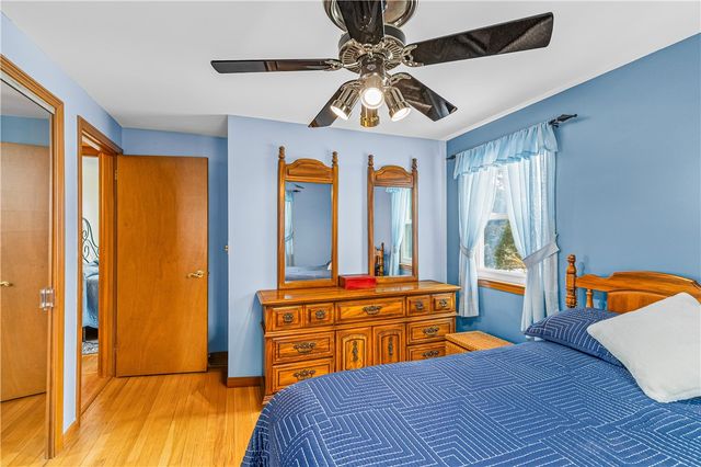 21 Hampton Avenue, Warwick, RI 02889