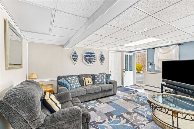 21 Hampton Avenue, Warwick, RI 02889