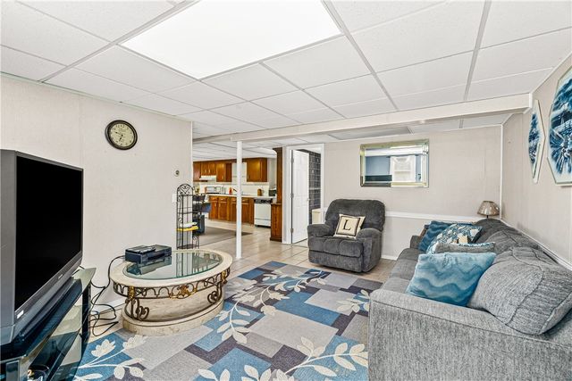 21 Hampton Avenue, Warwick, RI 02889