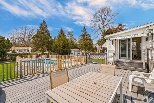 21 Hampton Avenue, Warwick, RI 02889