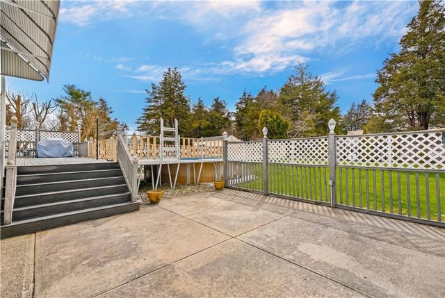 21 Hampton Avenue, Warwick, RI 02889