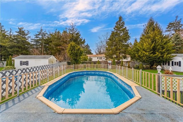 21 Hampton Avenue, Warwick, RI 02889