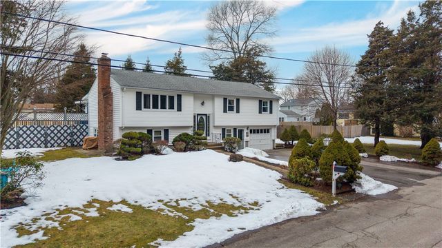 21 Hampton Avenue, Warwick, RI 02889