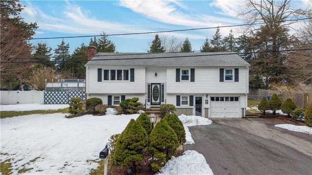 21 Hampton Avenue, Warwick, RI 02889