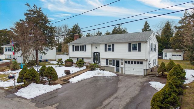 21 Hampton Avenue, Warwick, RI 02889