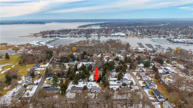 21 Hampton Avenue, Warwick, RI 02889