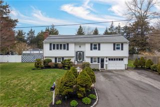 21 Hampton Avenue, Warwick, RI 02889