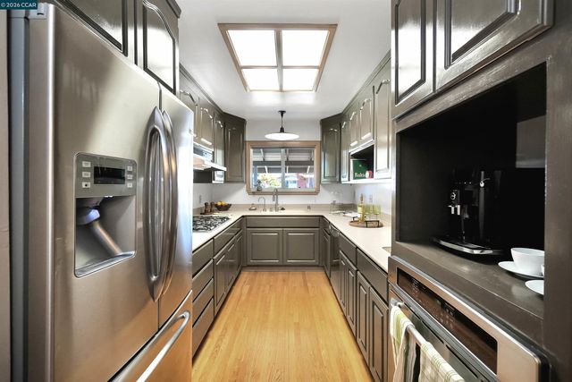 2535 Francis Dr, Pinole, CA 94564