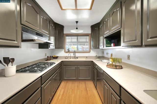 2535 Francis Dr, Pinole, CA 94564