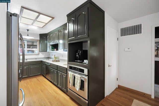 2535 Francis Dr, Pinole, CA 94564