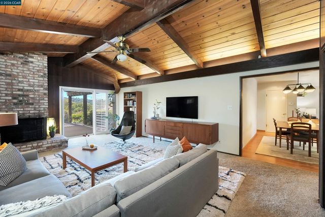 2535 Francis Dr, Pinole, CA 94564