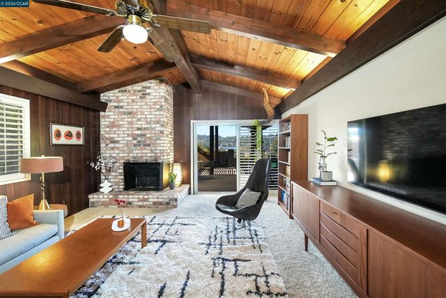 2535 Francis Dr, Pinole, CA 94564