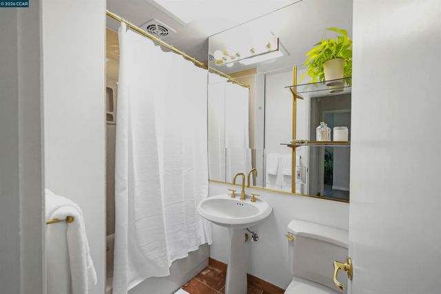 2535 Francis Dr, Pinole, CA 94564