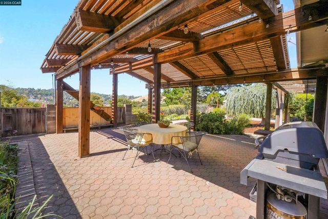 2535 Francis Dr, Pinole, CA 94564
