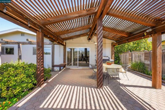 2535 Francis Dr, Pinole, CA 94564