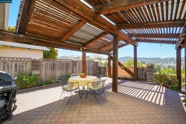 2535 Francis Dr, Pinole, CA 94564
