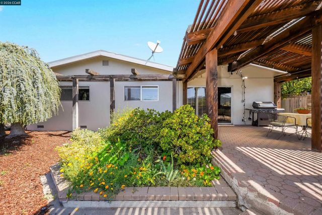 2535 Francis Dr, Pinole, CA 94564
