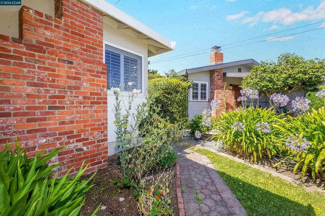 2535 Francis Dr, Pinole, CA 94564