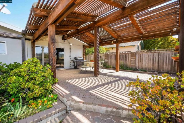 2535 Francis Dr, Pinole, CA 94564